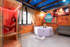 Suite Romantica con SPA Privata, Idromassaggio e Sauna