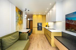 21-121 Poetika, Degtyarivska 25e, Kyiv, Shuliavska metro nearby, fantastic city view, Petrovdom Apartment