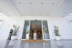 Hotel By Holiday