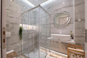 Luxury Black and White Interior Apartments & Rooftop Terrace