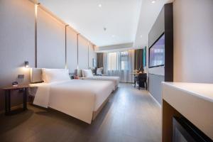 Atour Hotel Nanjing Drum Town Qingliang Gate