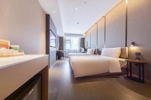 Atour Hotel Nanjing Drum Town Qingliang Gate