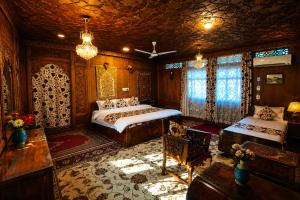 Houseboat Young morning star royale