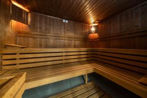 Krokus Pokus basen sauna widok na Tatry