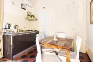Delightful Piazza di Spagna with balcony
