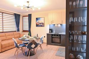 Sunrise Apartments 1 - Modern Retreat Near the Gondola