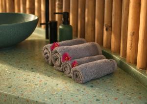 Kini Resort - Luxury Beachfront Bamboo Resort