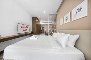 StayShort - Studio in Business Bay Balcony that Sleeps 4