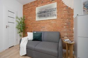 Stylish Apartment for 4 People Near the Theatre in Warsaw by Noclegi Renters