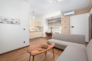 Modern Kallithea Apartment - Metro, WiFi & AC