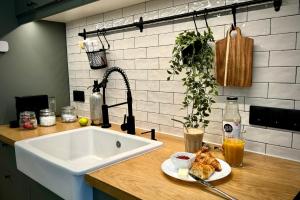 Great Forest, Free Parking - Rest & Nest Signature Apartment