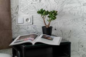 Przytulny Jasny Apartament z Balkonem oraz Parkingiem by Noclegi Renters