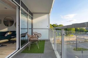 Przytulny Jasny Apartament z Balkonem oraz Parkingiem by Noclegi Renters