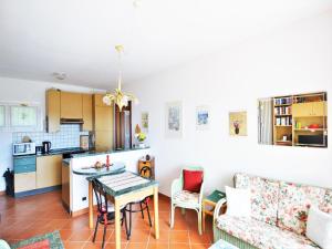 Spacious Apartment in Luino for 5