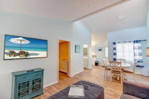 VILLA 3 walk to Beach, Pool, Daily Rentals