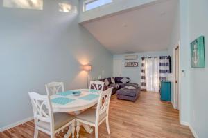 VILLA 3 walk to Beach, Pool, Daily Rentals