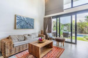 Sasya Loft - Cozy & Modern in Seminyak with Pool and Kitchen