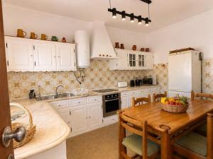 Casa Olivia, Holiday Home with Large Terrace near Faro Beach