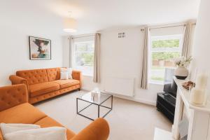 Kempston Home Sleeps 7-9 Long Stays Parking