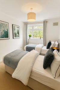 Kempston Home Sleeps 7-9 Long Stays Parking