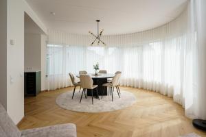 Stylish Veerenni Apartment with Panoramic Windows