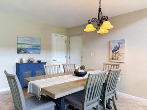 Peaceful Escape – Tamarind with Pool & Bay Views