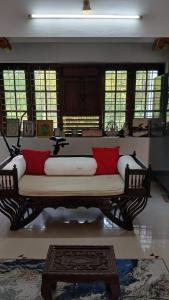 Arudam - Riverside Retreat with 3 AC rooms 3 baths in KochiEKM