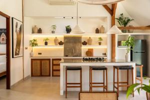 Designer 4BR Villa with Pool - Berawa - Umalas