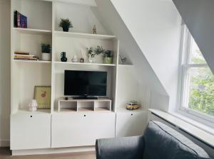 Bright Victorian Apartment Near Holland Park