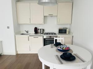 Bright Victorian Apartment Near Holland Park