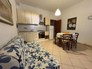 Casa NILIA, mare e relax tutto lanno, con giardino
