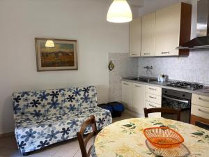 Casa NILIA, mare e relax tutto lanno, con giardino