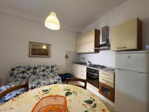 Casa NILIA, mare e relax tutto lanno, con giardino