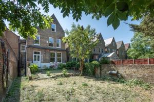 Characterful 3BDR Garden Flat in Streatham Hill