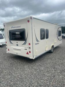 Spacious caravan near the beach