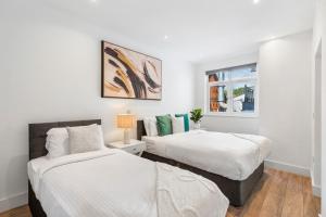 Coulsdon Executive Penthouse 2 Bed with Balcony
