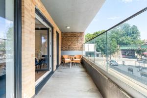 Coulsdon Executive Penthouse 2 Bed with Balcony