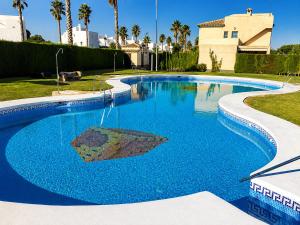 Chalet Luxe con Piscina y Vistas Únicas al campo de Golf