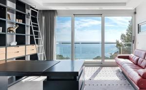 Casa moderna con vista al mar