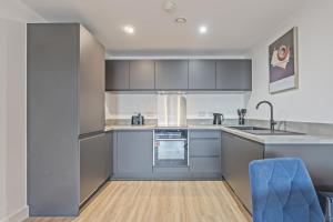 Oriel Residence | 2BR | 4 Beds | Sleeps 5