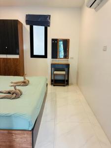 Hillside Haven-Luxury Room
