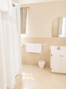 Maxwell Beach Escape 1- Beachfront & Resort Access