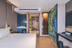 Atour Hotel Ningbo Jishi Harbor Outlets