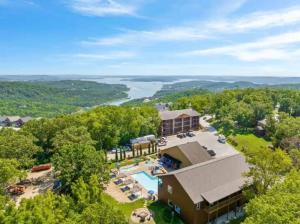 Lakeview Fun! Pool Table, Resort & Private Hot Tub