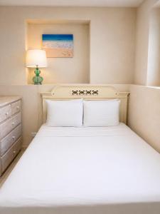 Maxwell Beach Escape 2- Beachfront & Resort Access