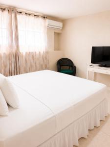 Maxwell Beach Escape 2- Beachfront & Resort Access