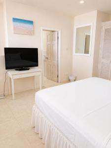 Maxwell Beach Escape 3- Beachfront & Resort Access