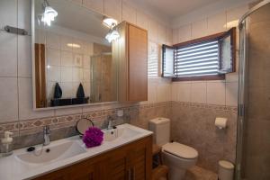 Caleton Blanco, lovely 2 bed apartment with sea views