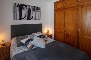 Caleton Blanco, lovely 2 bed apartment with sea views