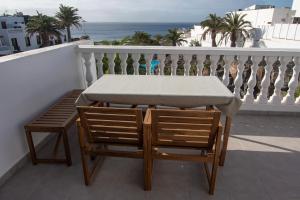 Caleton Blanco, lovely 2 bed apartment with sea views